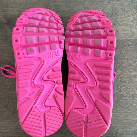 Nike Air Max 90 in Laser Fuchsia - Picture 7 of 11